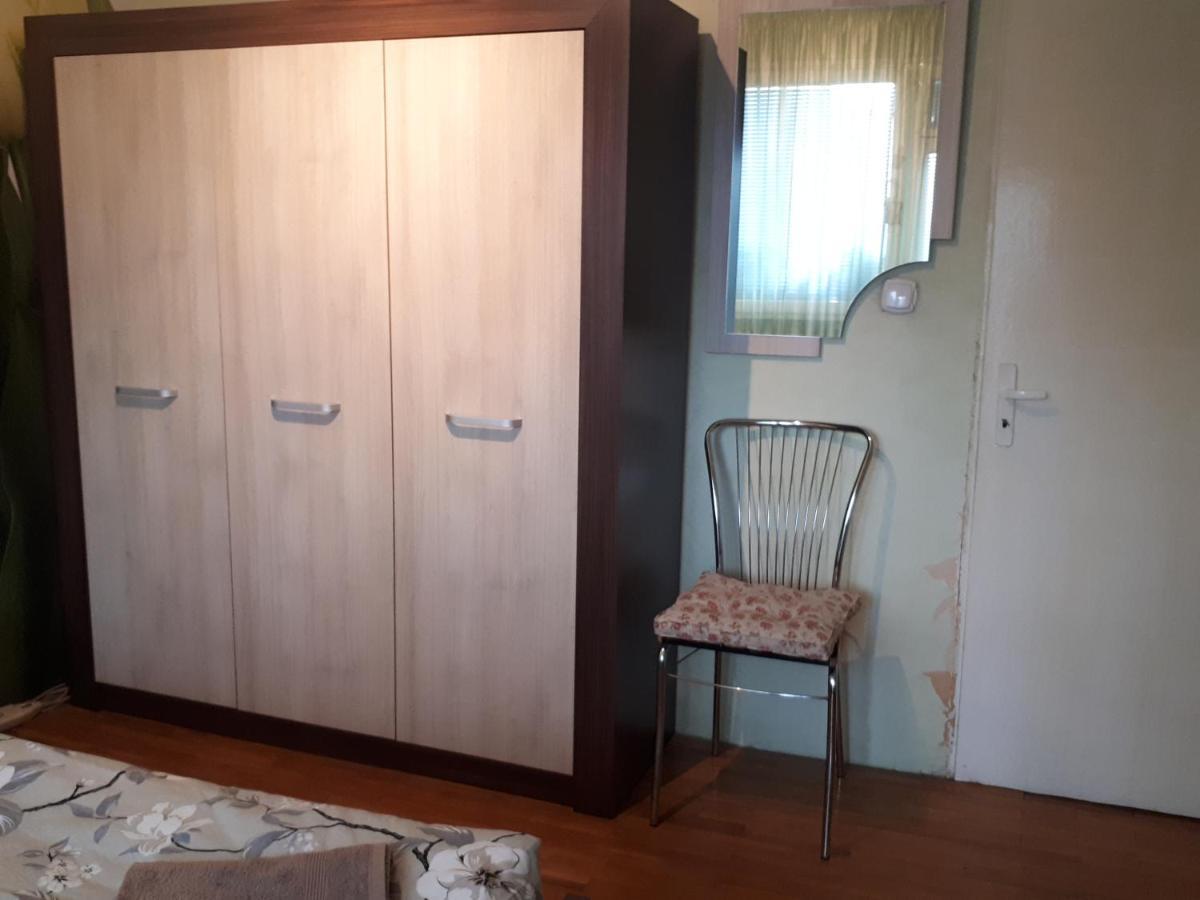 Tulips - Guest Room Close To The Airport, Free Street Parking Sofia Buitenkant foto
